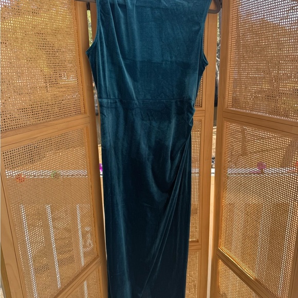 Elegant Sleeveless Blue Dress - Picture 3 of 6